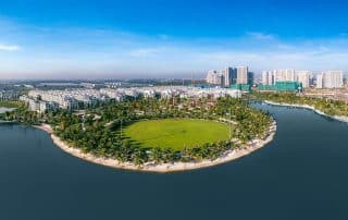 Toàn cảnh đại đô thị Vinhomes Grand Park với tầm nhìn từ hồ điều hòa công viên 36 ha.